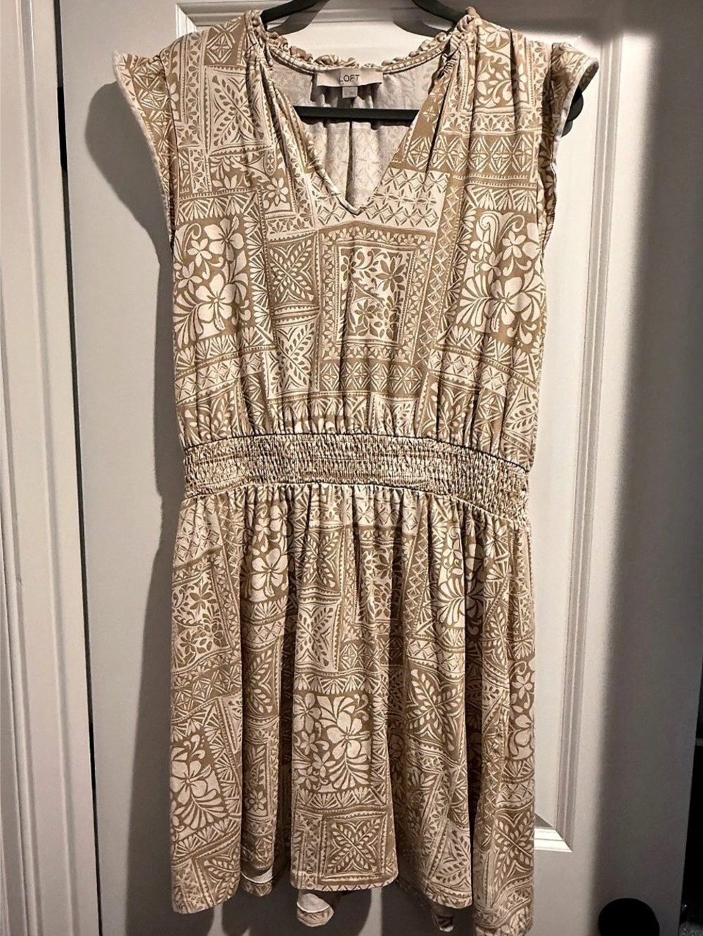 LOFT Tile Print Smocked Waist Ruffle Dress Mini Dress Beige & White Small
